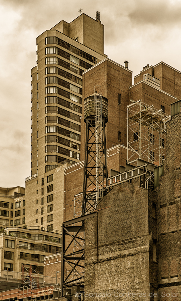 LrD023-0631 - Tradition held high LrD023-0631 - Tradition held high