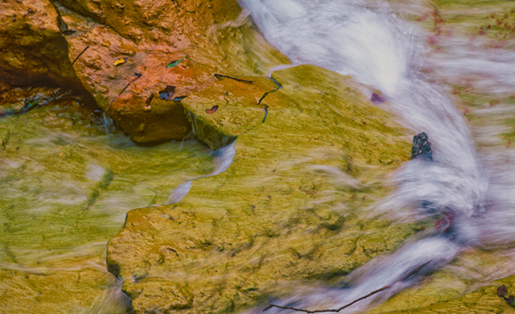 Espejillos — Where the Road Becomes Part of the Image