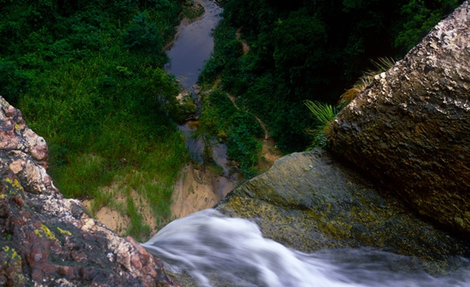 Parque Amboró waterfall