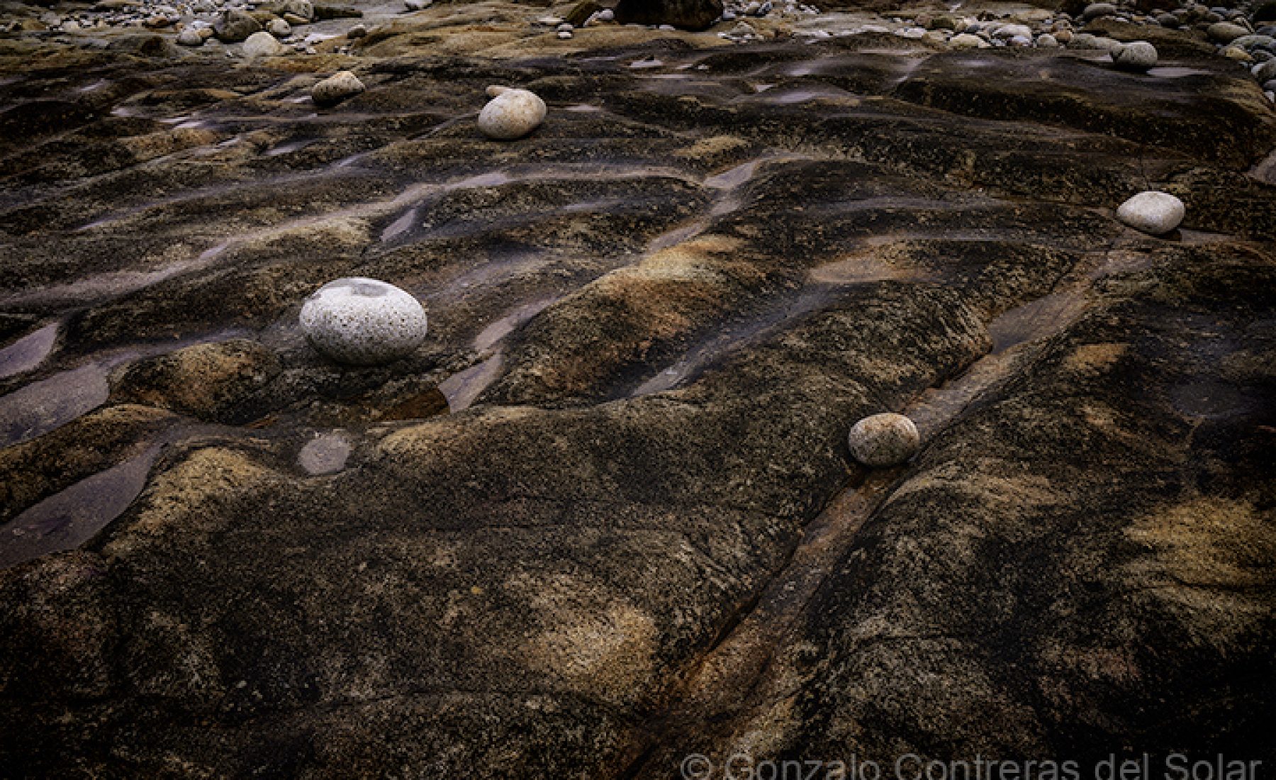 Polished rocks at Puerto Ranquil